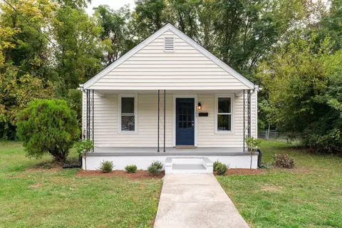 1305 10th St, Waynesboro, VA 22980