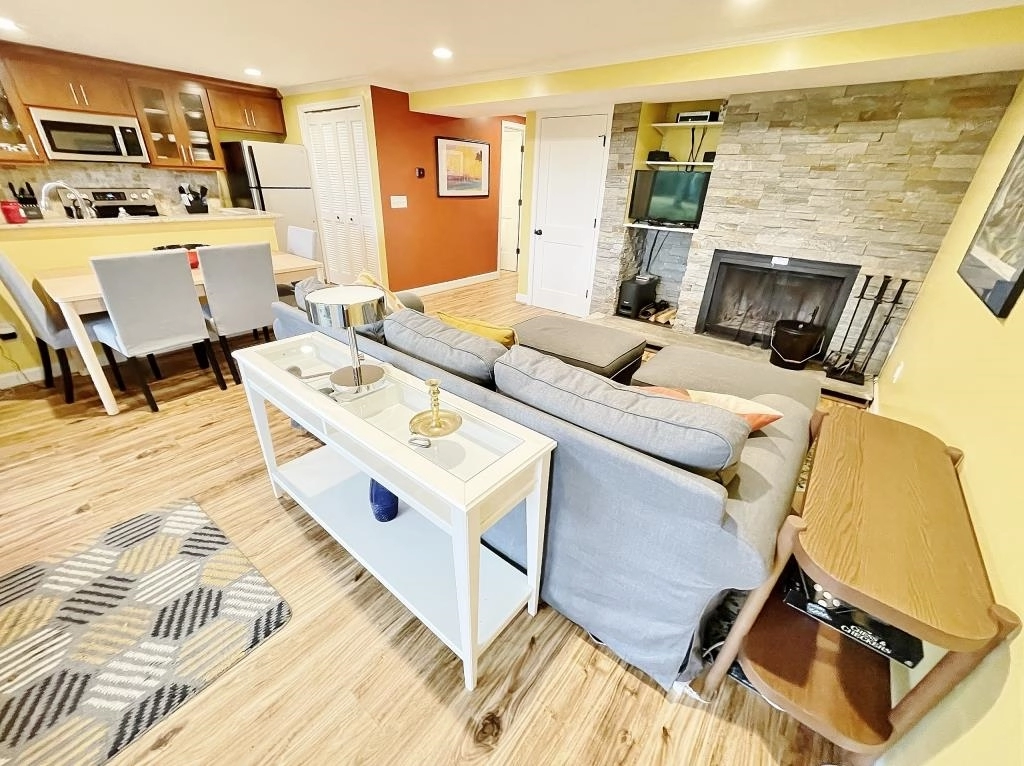 125 Eagles Ct Condos