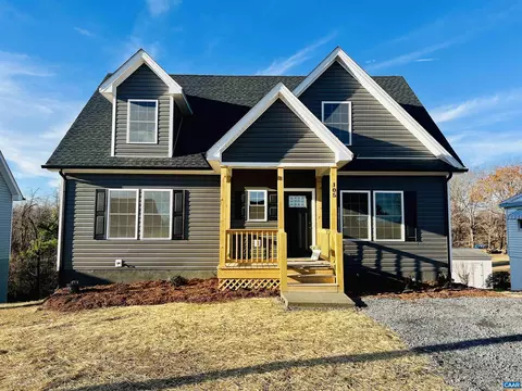 105 Greenview Dr, Staunton, VA 24401