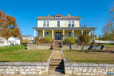410 3rd St, Shenandoah, VA 22849