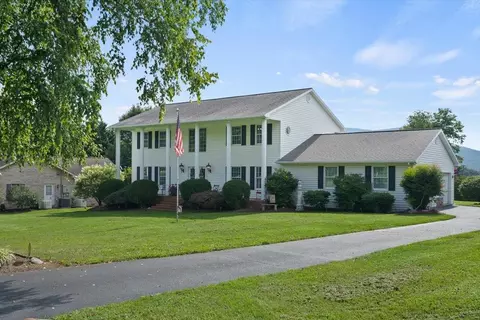 20 Confederacy Dr, Penn Laird, VA 22846