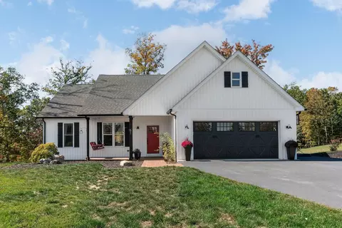 51 Valley Manor Dr, Staunton, VA 24401
