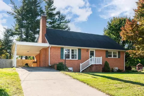 213 Sunset Dr, Waynesboro, VA 22980