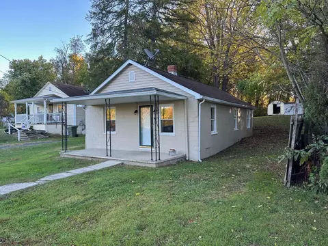 308 S Oak Ln S, Waynesboro, VA 22980