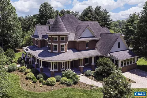 10 Stratford Ln, Lexington, VA 24450