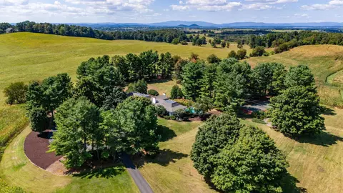 976 Old White Bridge Rd, Waynesboro, VA 22980