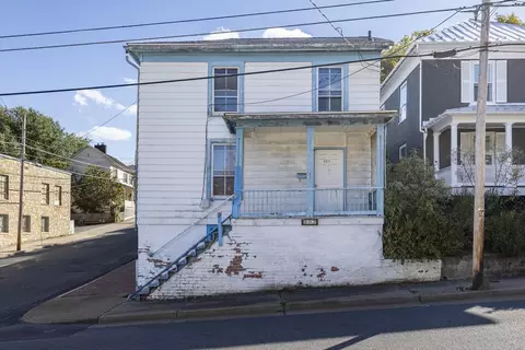 502 W Beverley St W, Staunton, VA 24401