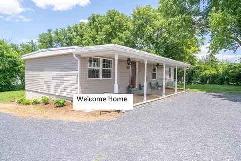 9581 S Congress St S, New Market, VA 22844