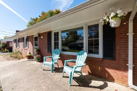 122 Greenwood Rd, Staunton, VA 24401
