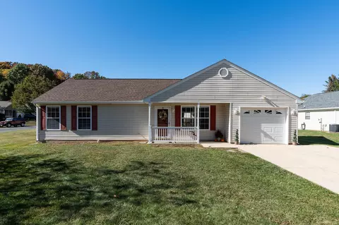 300 Robin Hood Rd, Staunton, VA 24401