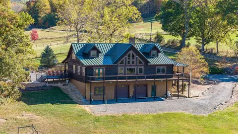 715 Gibbs Run Ln, Raphine, VA 24472