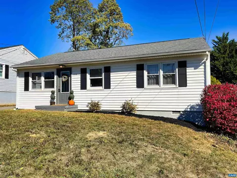 119 Fraser Ln, Staunton, VA 24401