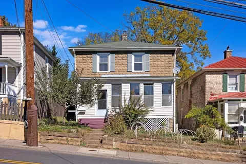107 E Hampton St E, Staunton, VA 24401