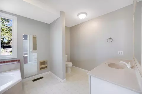 107 E Hampton St E, Staunton, VA 24401 photo 16