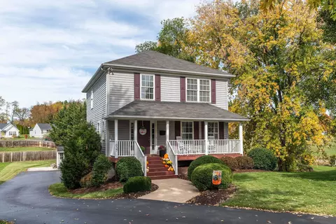 1837 N Talbott Pl N, Waynesboro, VA 22980