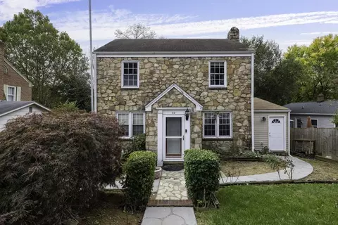 32 W 11th St W, Front Royal, VA 22630