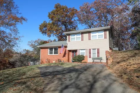 456 Mountain View Dr, Staunton, VA 24401