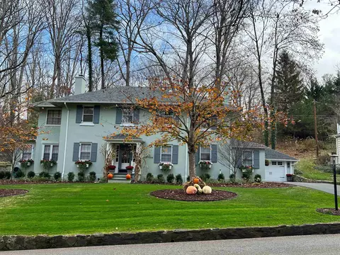 93 Park Ln, Hot Springs, VA 24445