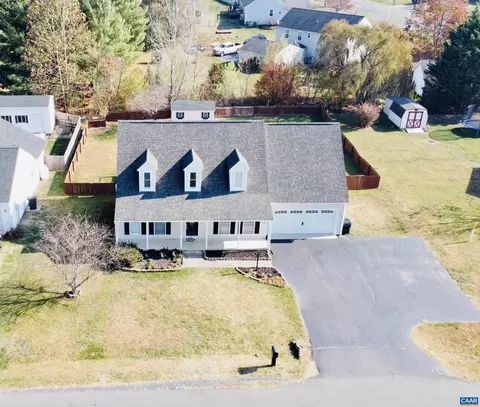 58 Arrowhead Ln, Stuarts Draft, VA 24477