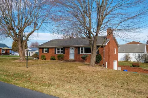 103 F St, Elkton, VA 22827