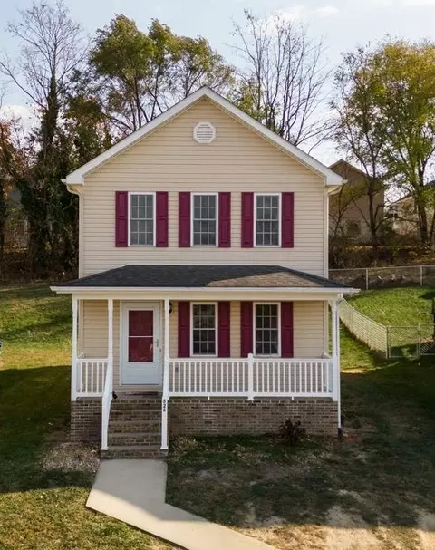 526 D St, Staunton, VA 24401