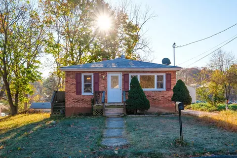 517 F St, Staunton, VA 24401