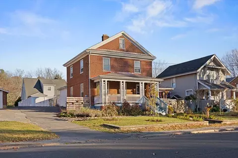 913 Springhill Rd, Staunton, VA 24401