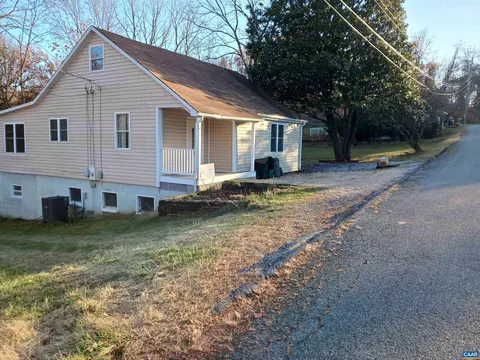 918 Gordon St, Staunton, VA 24401