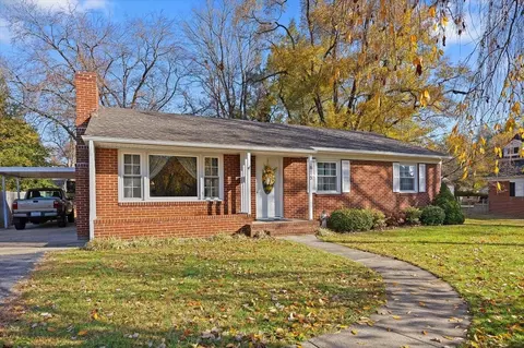 1615 Park Rd, Waynesboro, VA 22980