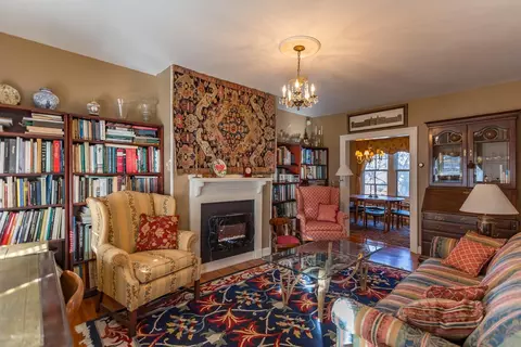 11 S Saint Clair St S, Staunton, VA 24401