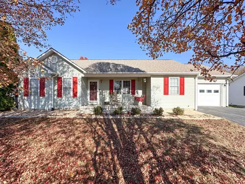 72 Brendan Ln, Weyers Cave, VA 24486