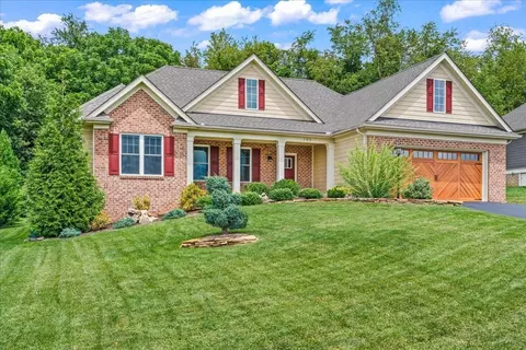 105 Stonecrest Ave, Waynesboro, VA 22980