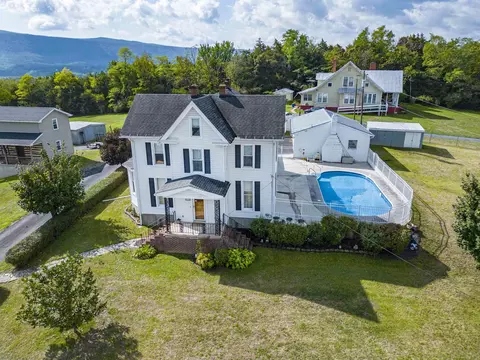 787 Ash St, Strasburg, VA 22657