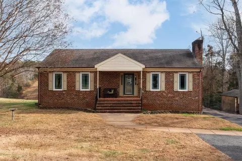1415 W Pines Dr, Charlottesville, VA 22901