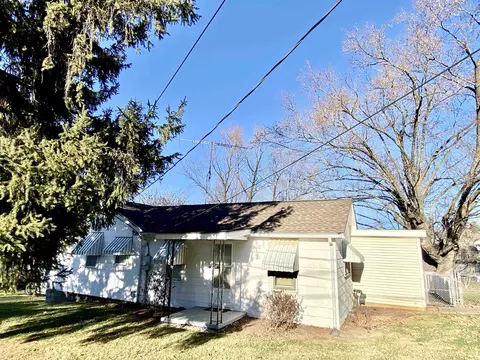 24 Locust St, Fishersville, VA 22939