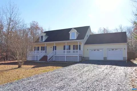 142 Sharps Creek Dr, Scottsville, VA 24590