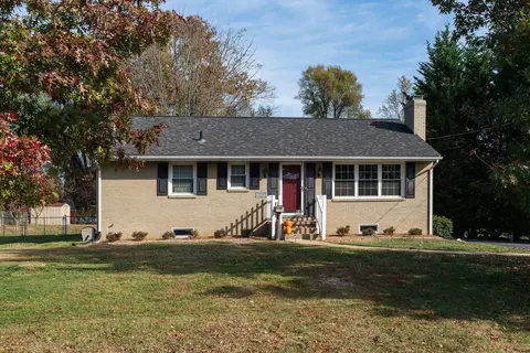 2137 Mt Vernon St, Waynesboro, VA 22980