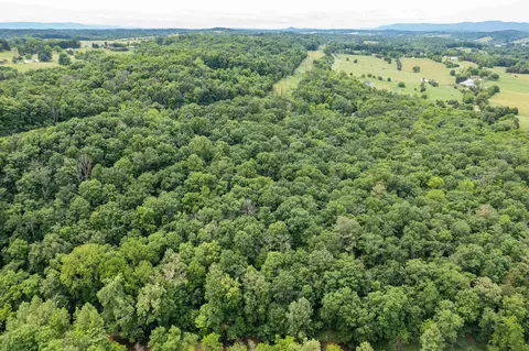 35-63 E Kellwood Ln, Staunton, VA 24401