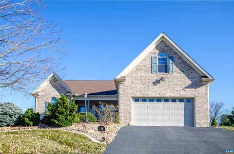 19 Stoney Creek Cir, Waynesboro, VA 22980