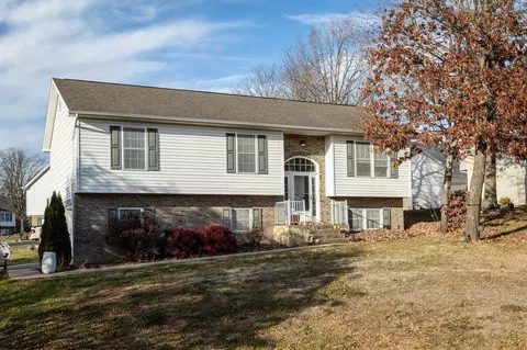 7682 Kristin Dr, Penn Laird, VA 22846