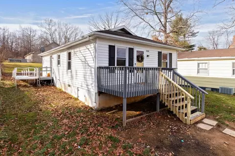 1804 3rd St, Waynesboro, VA 22980