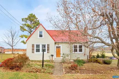 1031 W 12th St W, Waynesboro, VA 22980