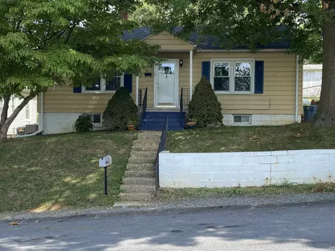 17 Beverley Ct, Staunton, VA 24401