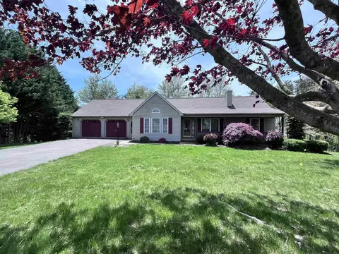 27 Martha Ln, Staunton, VA 24401