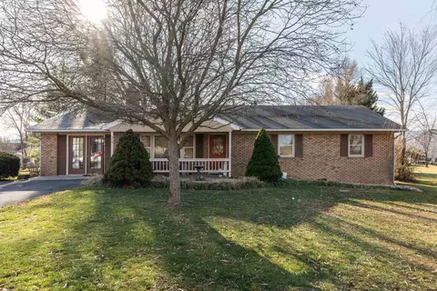 319 Wayne Ave, Stuarts Draft, VA 24477