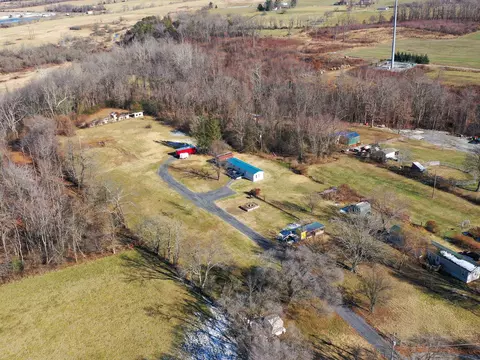 67 Dedricks Ln, Stuarts Draft, VA 24477 photo 2