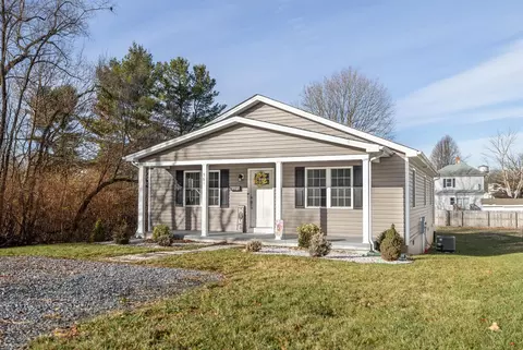 561 N Augusta Ave N, Waynesboro, VA 22980