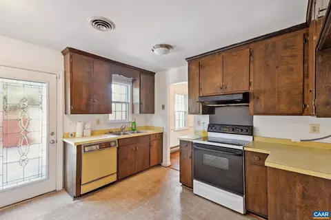 1650 Redwing Ln, Charlottesville, VA 22911