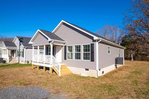 1617 A St, Waynesboro, VA 22980