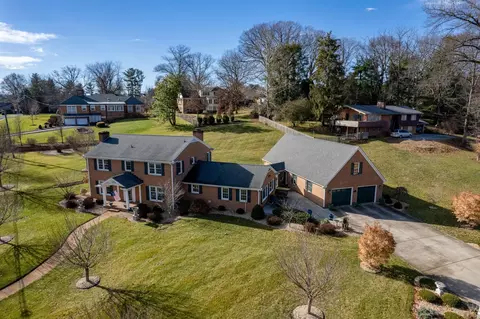 1001 White Oak Rd, Waynesboro, VA 22980